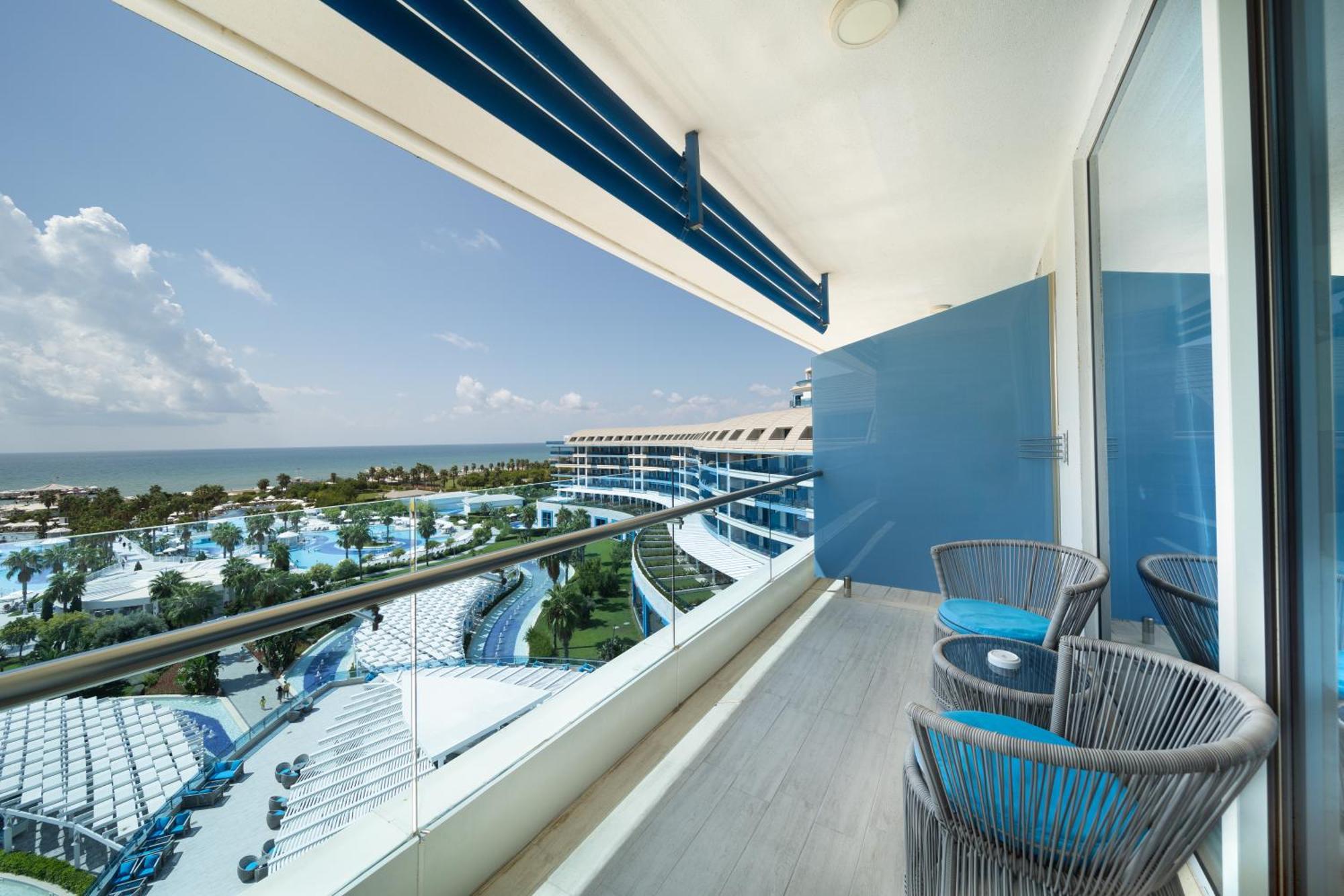 Deluxe Suite with Sea View