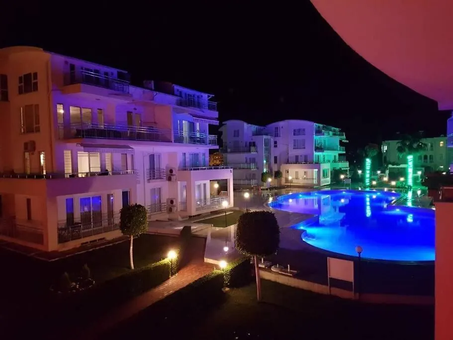 Lovely 3 Bedrooms Luxury Apt With Pool And Gym-1