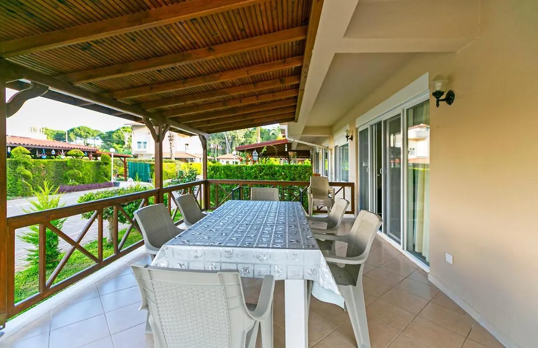 Paradise Town Villa Legend-1