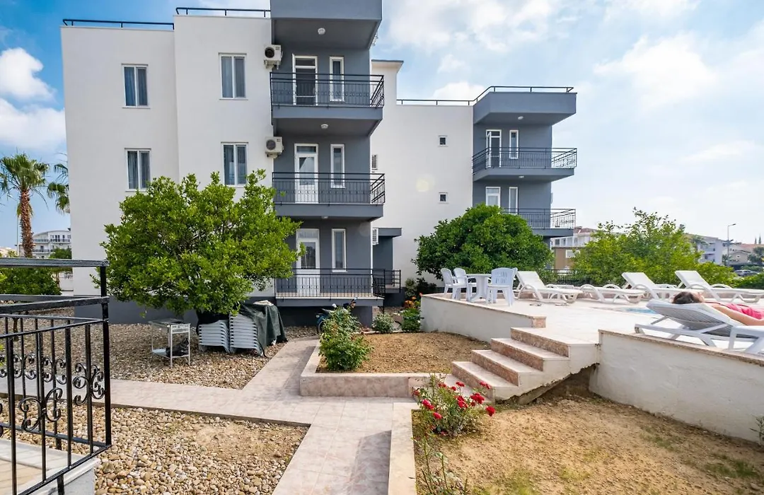 Assos Apart: Havuzlu Sitede Tamami Sizin 2 Oda 1 Salon Daire-1