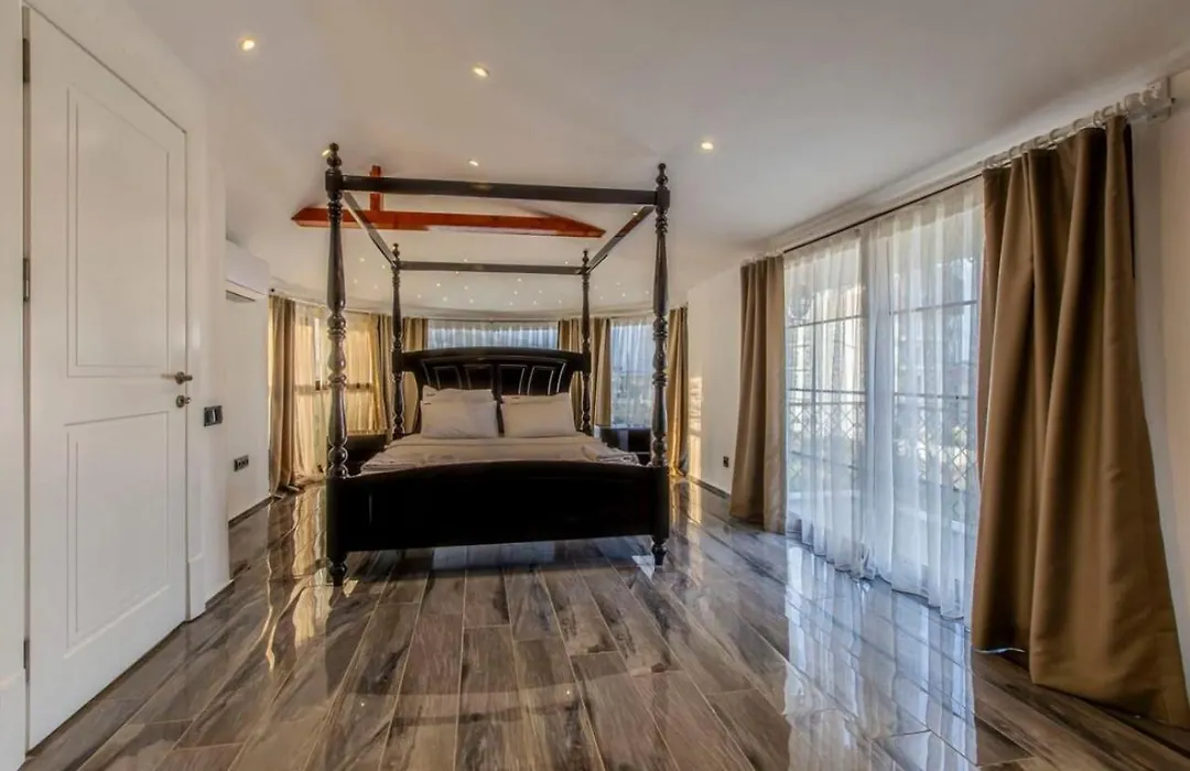 Luxurious Villa With Private Pool In Antalya-1