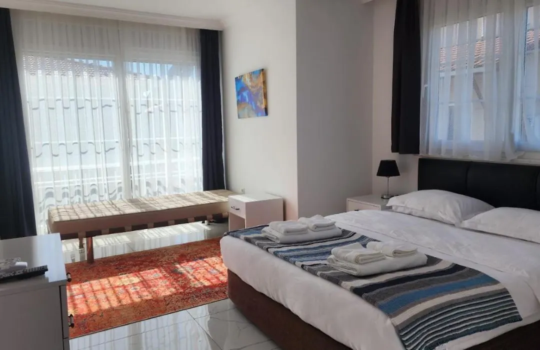 Muestakil Havuzlu Oezel Lueks Villa-1