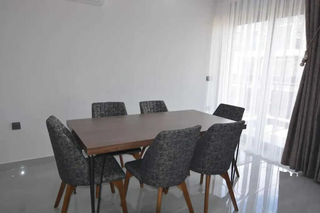 Sleeps 8, Duplex Apartment With Shared Pool - Awz 240-1