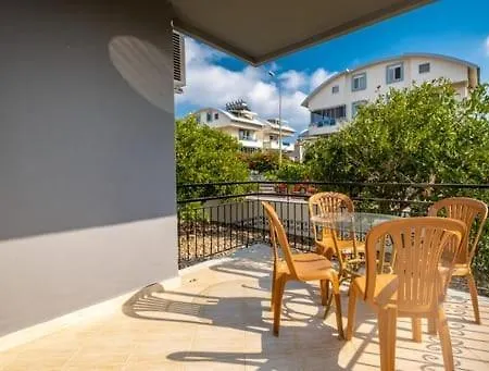 Assos Apart-3