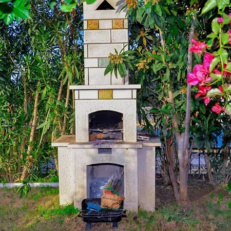 Gorgeous Secluded Villa With Private Pool And Bbq-3