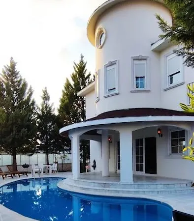Beautiful Villa With Swimming Pool & Garden-3