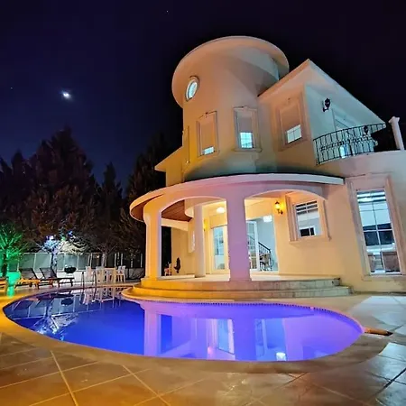 Beautiful Villa With Swimming Pool & Garden-2