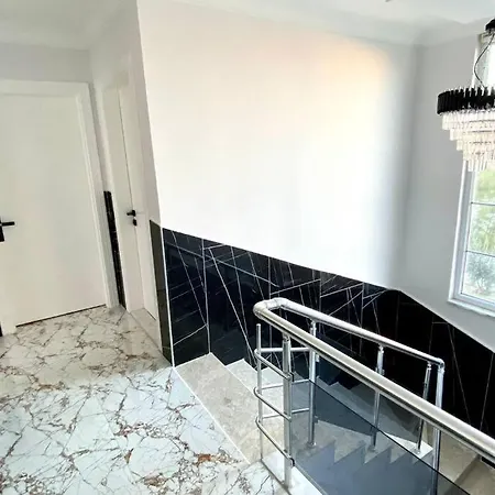 Sleeps 10, Villa With Private Pool - Awz 249-3