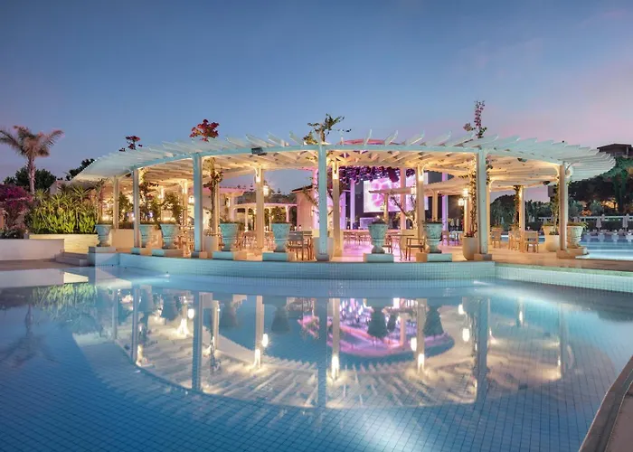 Resorts cerca de Belek Beach Park